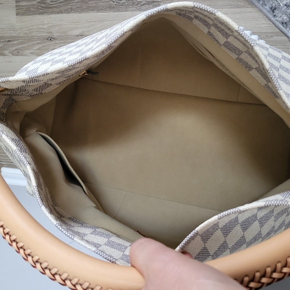 Louis Vuitton Artsy MM, Damier Azur, Like New Condition - Picture 12 of 16